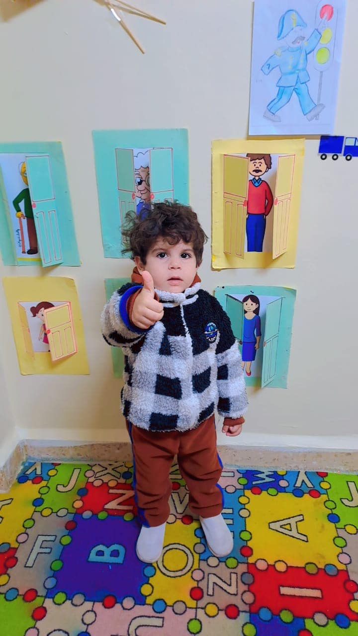 حضانة انا و اخي slide 5