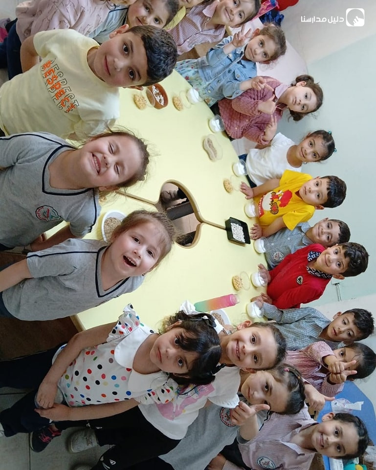 مدرسة و روضة الرياحين slide 7
