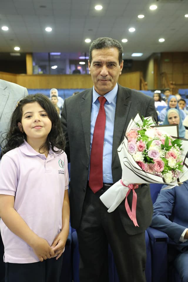 مدرسة و روضة زايد الدولية slide 3